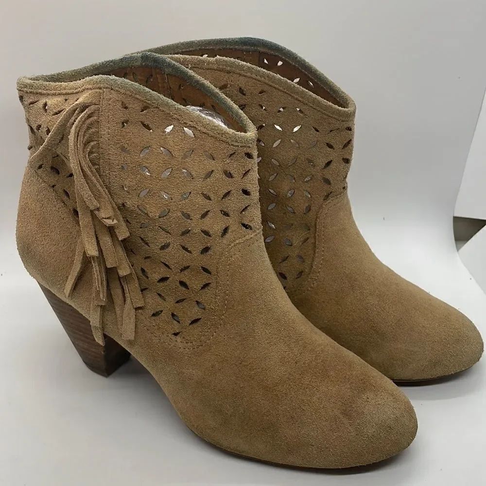 Jessica Simpson women’s size 6 tan suede booties with fringe